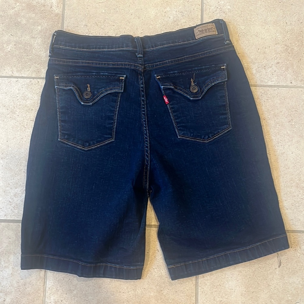 Like new super stretchy Levi’s shorts